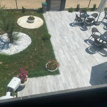 Elysee Bed & Breakfast 3*