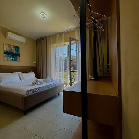 Elysee Bed and Breakfast 3*